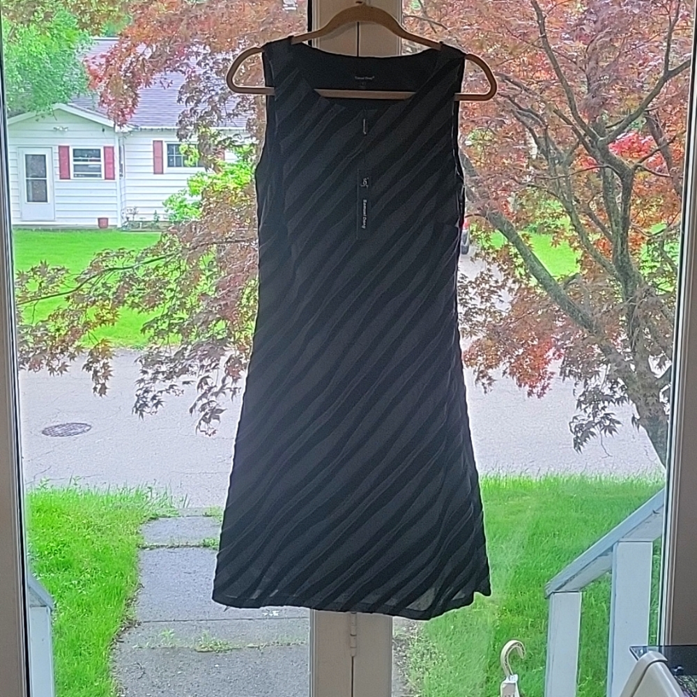 Samuel Dong NWT size small casual dress